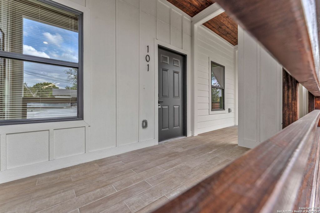 Photo of 110 Webb 202 #202, San Antonio, TX 78223 (MLS # 1929954)