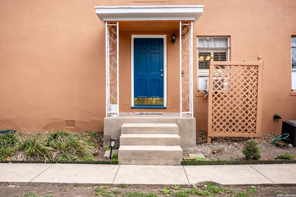Photo of 111 GRANDVIEW PL, Alamo Heights, TX 78209 (MLS # 2001344)