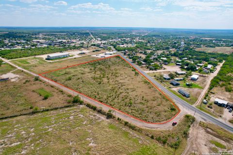142 burnett Charlotte TX 78011