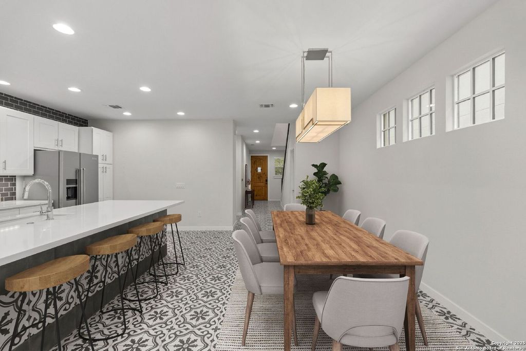 Photo of 350 E Olmos Drive, San Antonio, TX 78212 (MLS # 1929561)