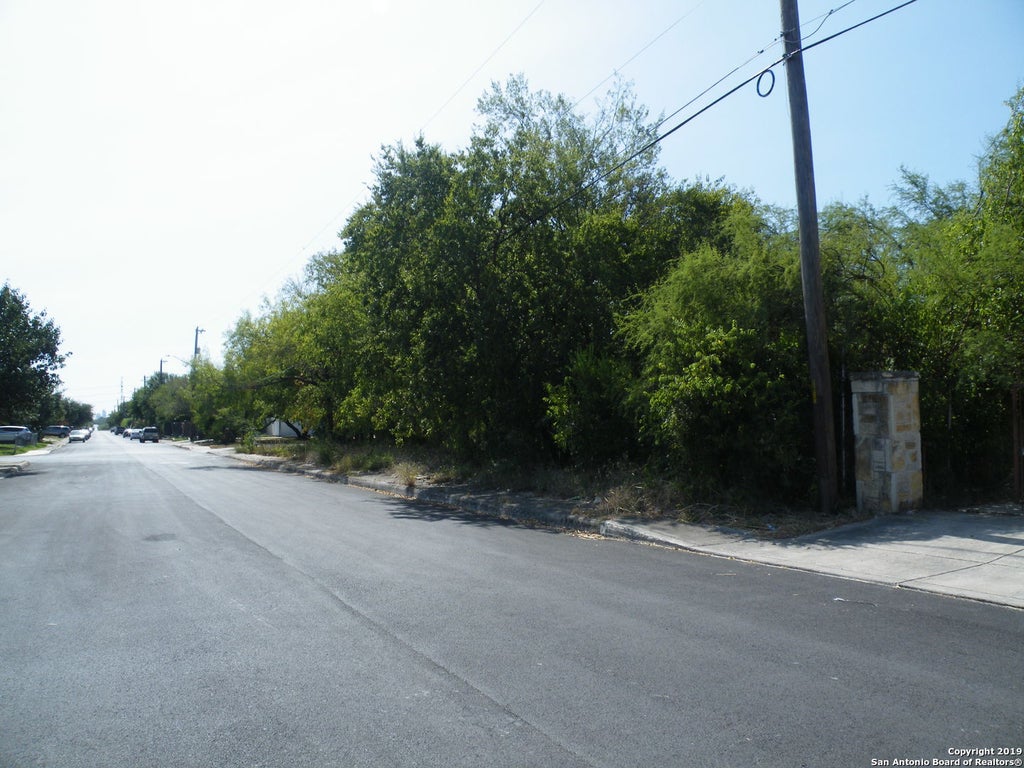 Photo of 4930 FORTUNA, San Antonio, TX 78237 (MLS # 1416791)