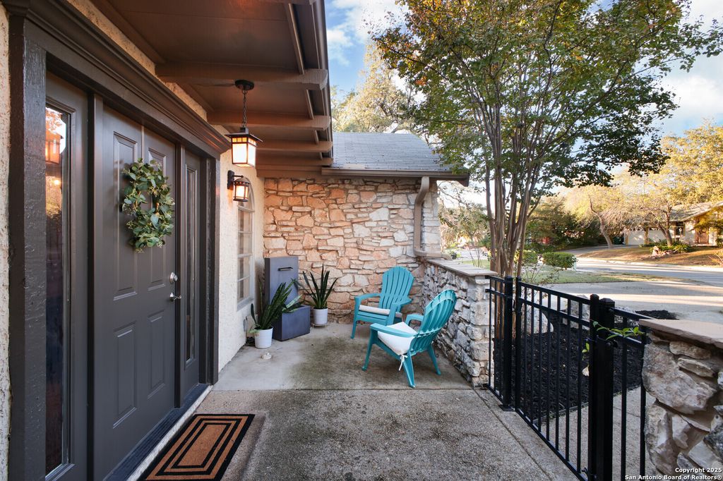 Photo of 4418 MEREDITH WOODS ST, San Antonio, TX 78249 (MLS # 1948191)