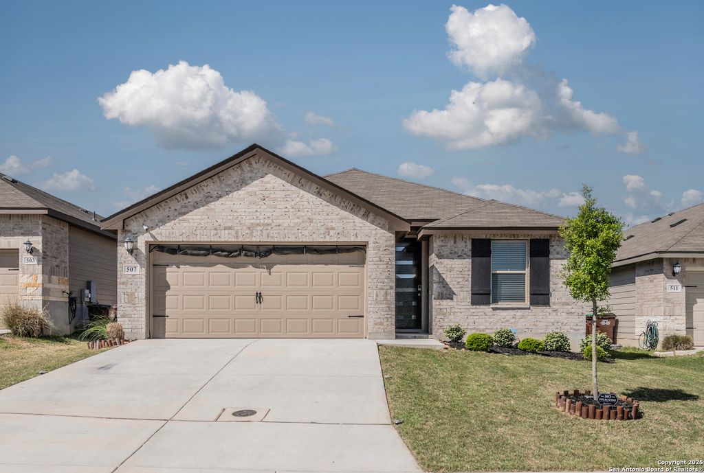 Photo of 507 Shelton Pass, Cibolo, TX 78108 (MLS # 1857152)