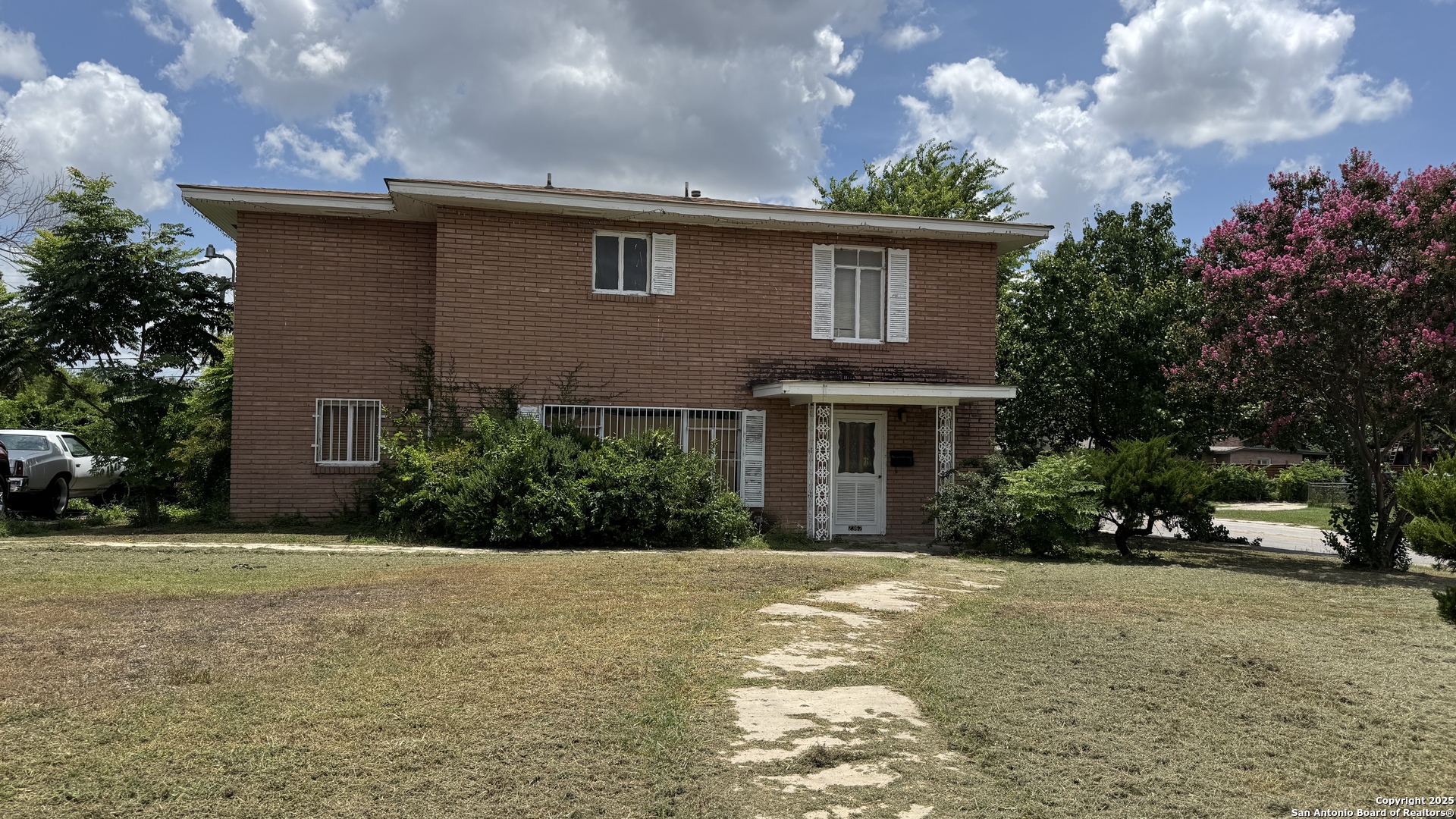 2362 W Gramercy Pl.