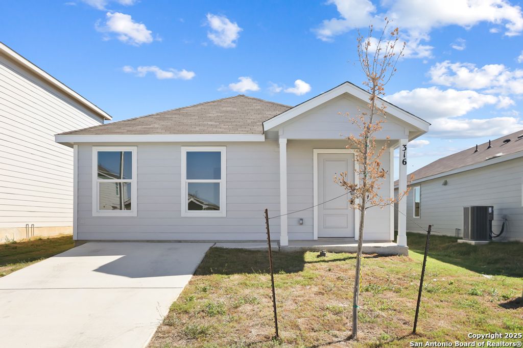 Photo of 316 Alligator Creek, Seguin, TX 78155 (MLS # 1920089)