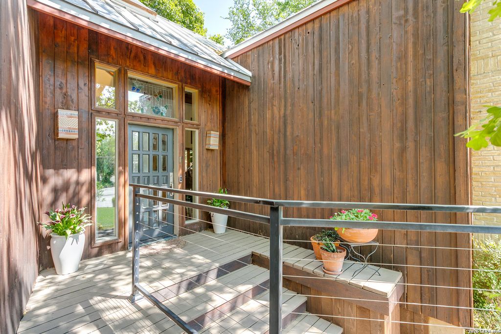 Photo of 301 Alamo Heights Blvd, San Antonio, TX 78209 (MLS # 1953314)
