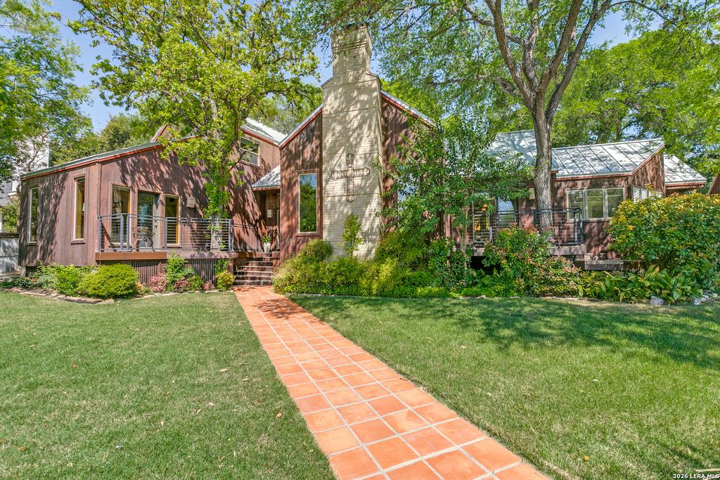 Photo of 301 Alamo Heights Blvd, San Antonio, TX 78209 (MLS # 1953314)