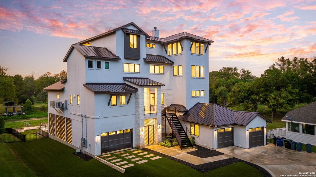 Photo of 140 Rio Azul, Seguin, TX 78155 (MLS # 1890237)