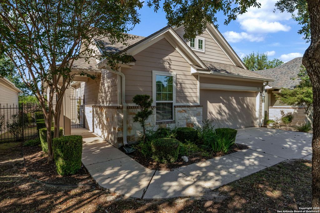 Photo of 331 Mirror Lk, San Antonio, TX 78260 (MLS # 1922776)