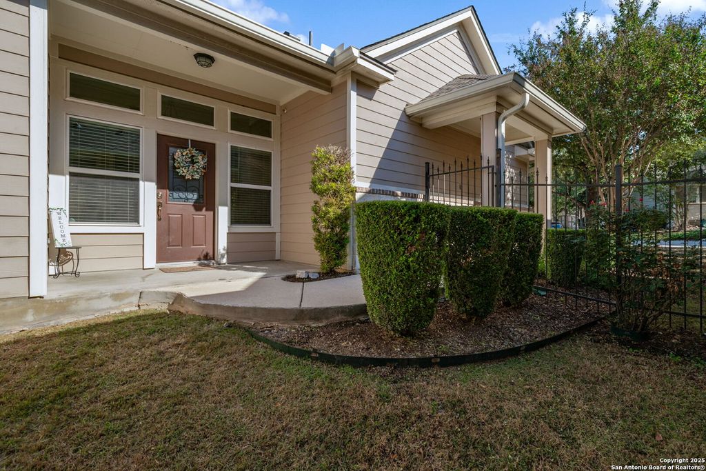 Photo of 331 Mirror Lk, San Antonio, TX 78260 (MLS # 1922776)