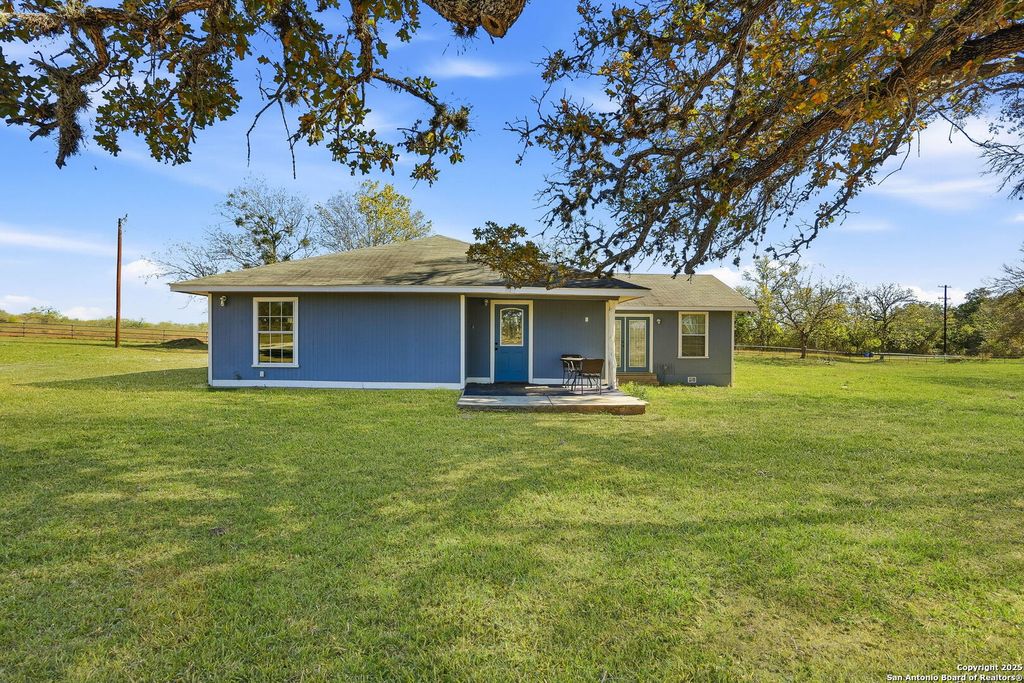 Photo of 100 Meadow Lake, Seguin, TX 78155 (MLS # 1928661)