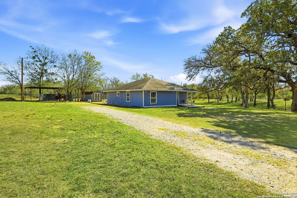 Photo of 100 Meadow Lake, Seguin, TX 78155 (MLS # 1928661)