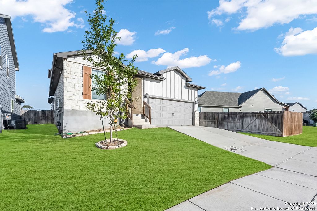 Photo of 13223 Prospector Way, St Hedwig, TX 78152 (MLS # 1919702)