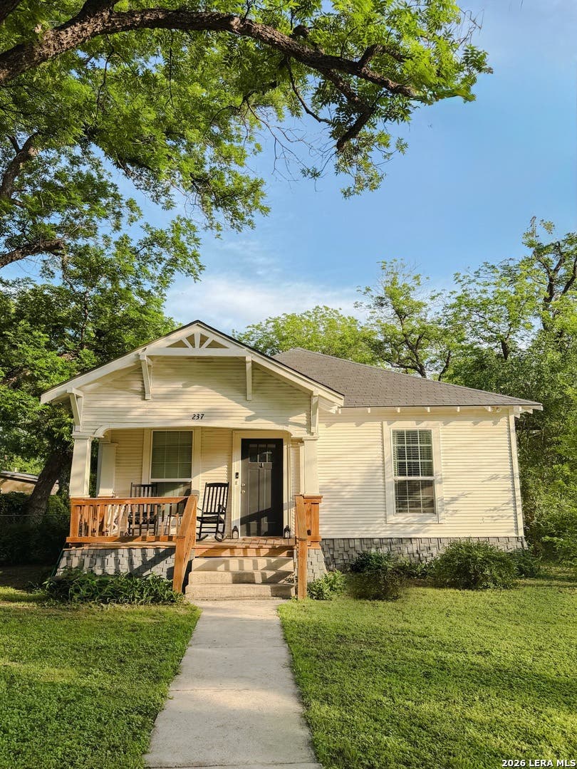 Photo of 237 W OAK ST, Uvalde, TX 78801 (MLS # 1953597)