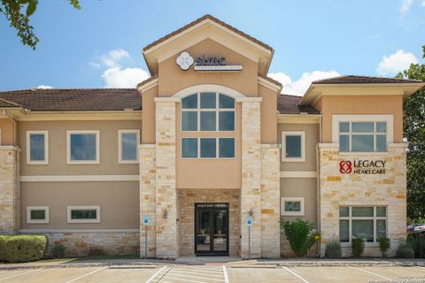 2 Spurs Ln San Antonio TX 78240