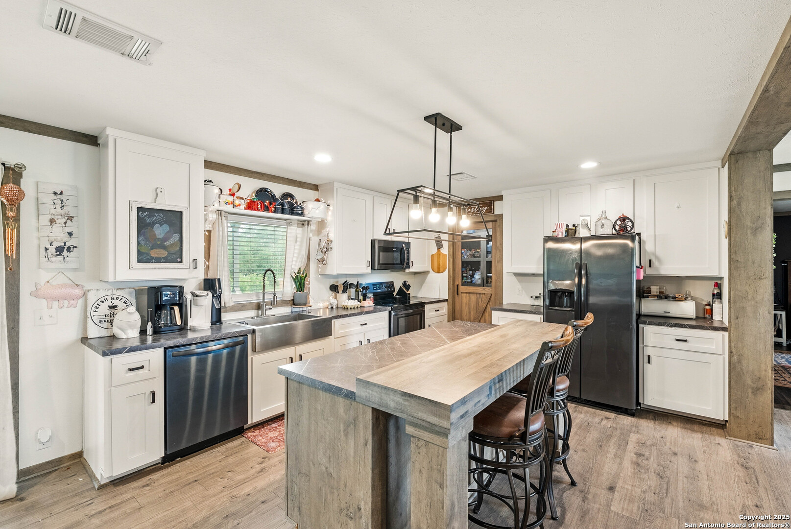 Lytle, Texas 78052, United States, 4 Bedrooms Bedrooms, ,2 BathroomsBathrooms,Residential,Pending,161168