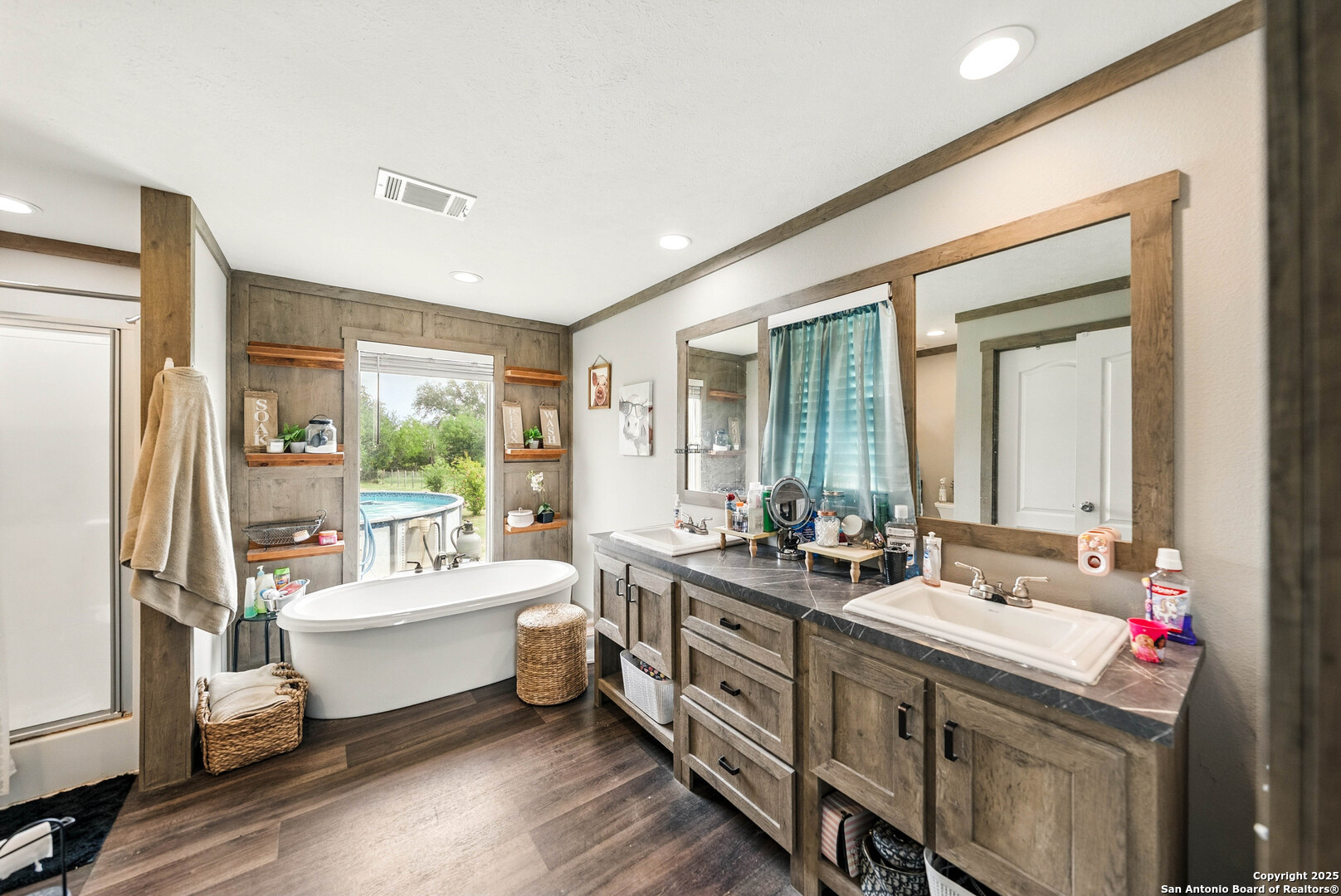 Lytle, Texas 78052, United States, 4 Bedrooms Bedrooms, ,2 BathroomsBathrooms,Residential,Pending,161168