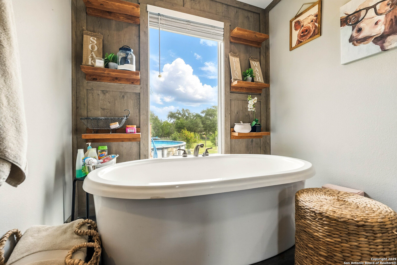 Lytle, Texas 78052, United States, 4 Bedrooms Bedrooms, ,2 BathroomsBathrooms,Residential,Pending,161168