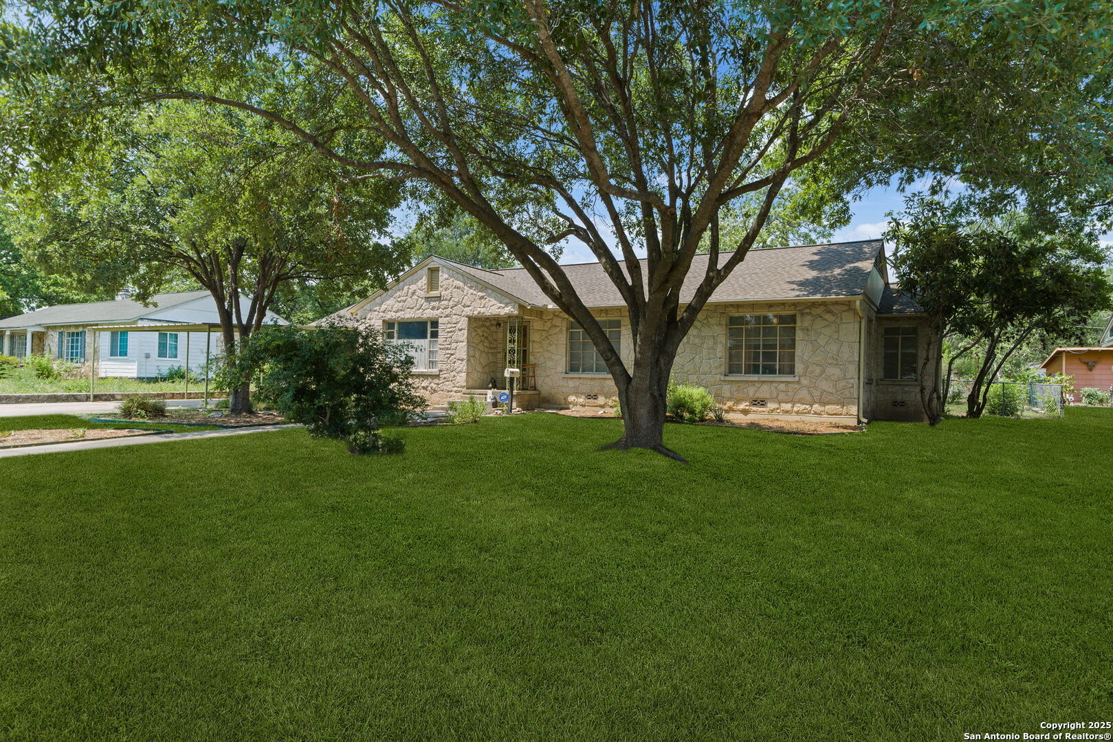 219 E Sunshine Dr