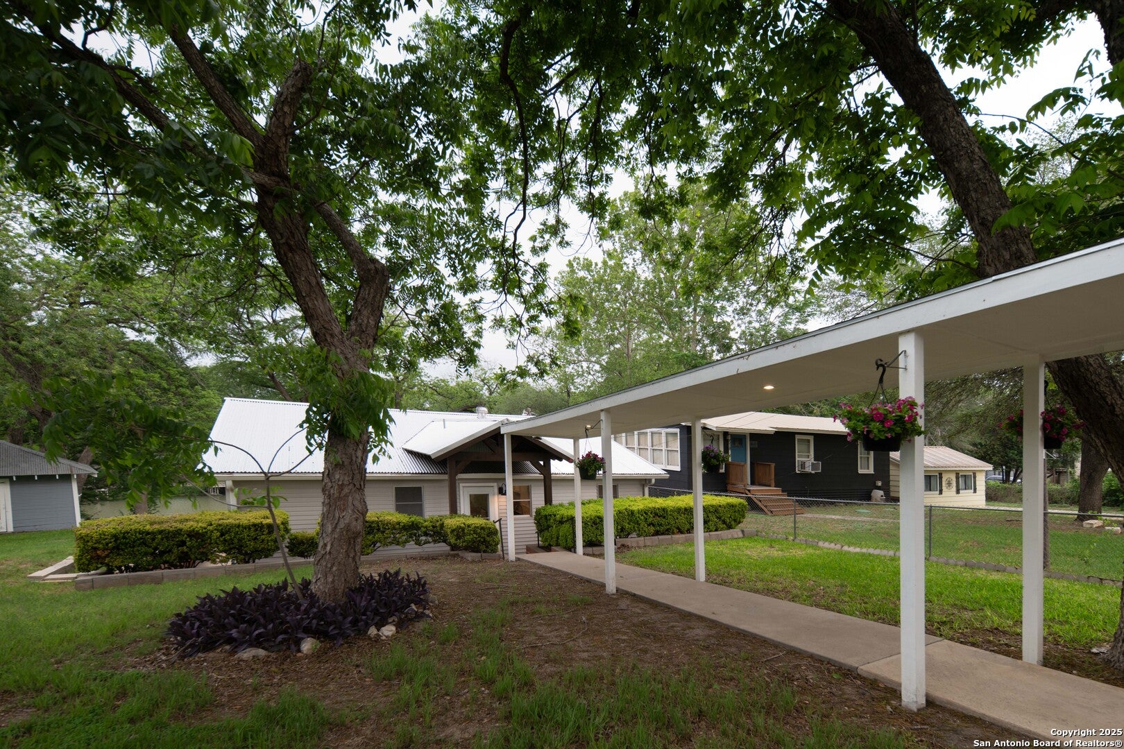 526 Cypress