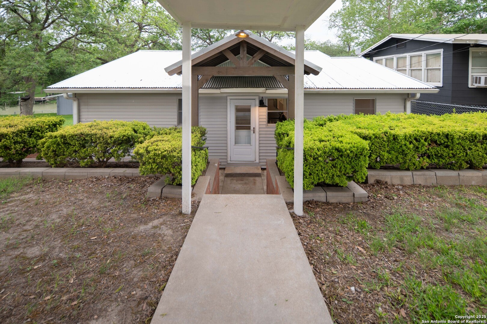 526 Cypress