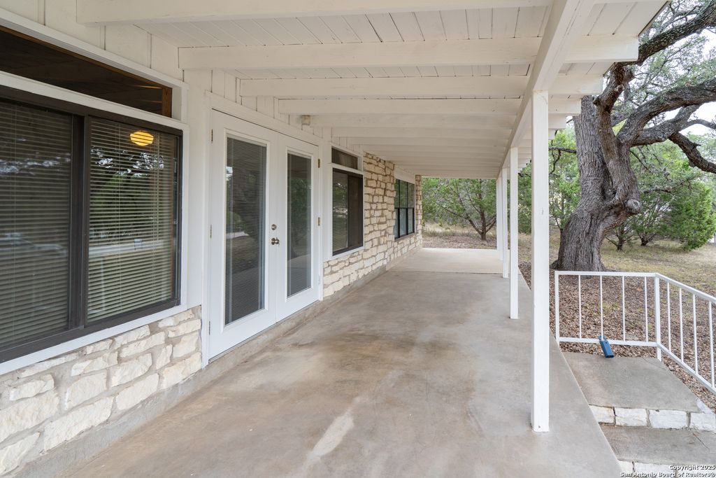 Photo of 725 Canyon Circle, Canyon Lake, TX 78133 (MLS # 1917693)