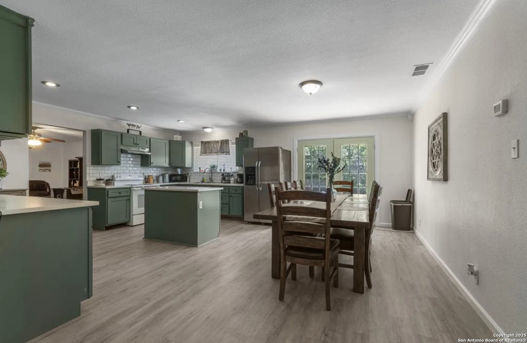 Photo of 101 FURLONG DR, Universal City, TX 78148 (MLS # 1908828)