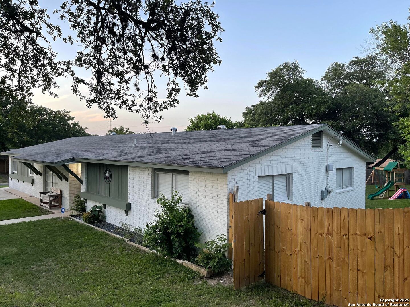 Photo 1 of 19 — 101 FURLONG DR, Universal City, TX 78148