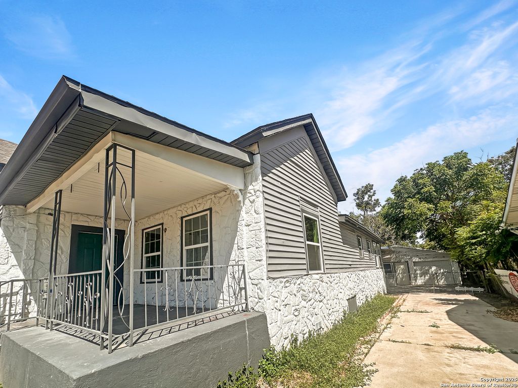 Photo of 2235 E Houston, San Antonio, TX 78202 (MLS # 1897506)