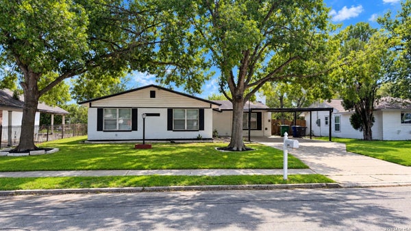 7522 GALLOP DR, SAN ANTONIO, TX 78227 - Image 35a7f0fe38c021bc4a0058058b82da2b/812061157