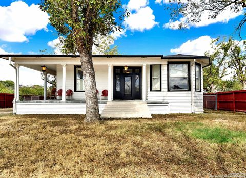 914 Gentilz Castroville TX 78009