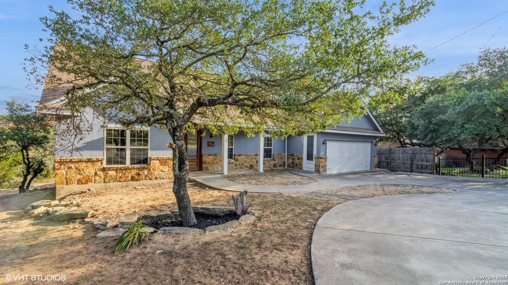 Photo of 1974 CANYON BEND, Canyon Lake, TX 78133 (MLS # 1873143)