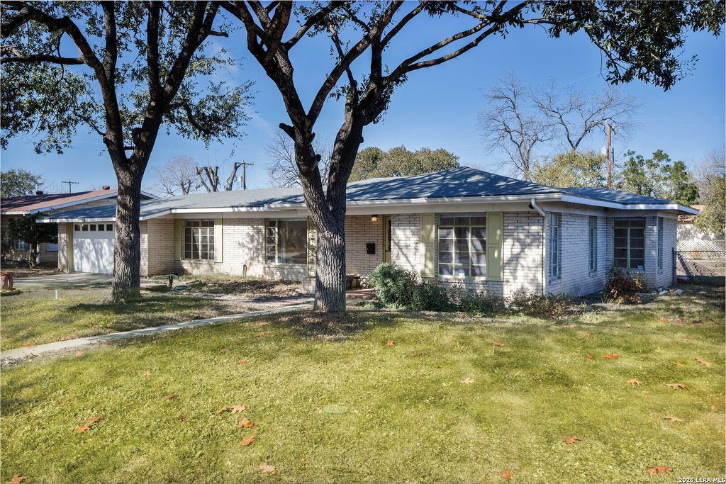 Photo of 119 Beverly, San Antonio, TX 78201 (MLS # 1938067)