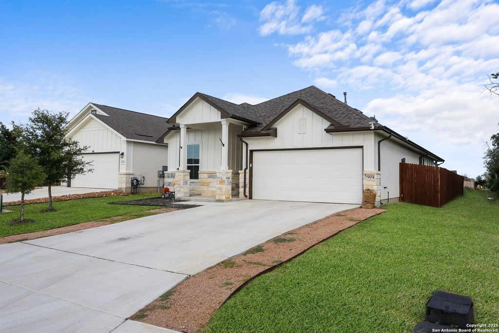 Photo of 904 Brook, New Braunfels, TX 78130 (MLS # 1916543)
