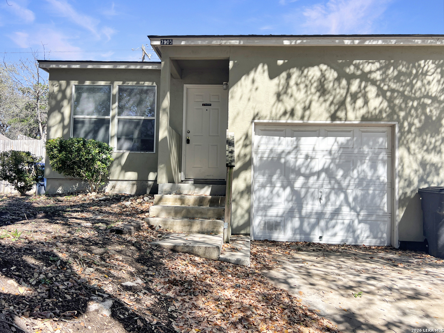 7903-7905 Santa Catalina