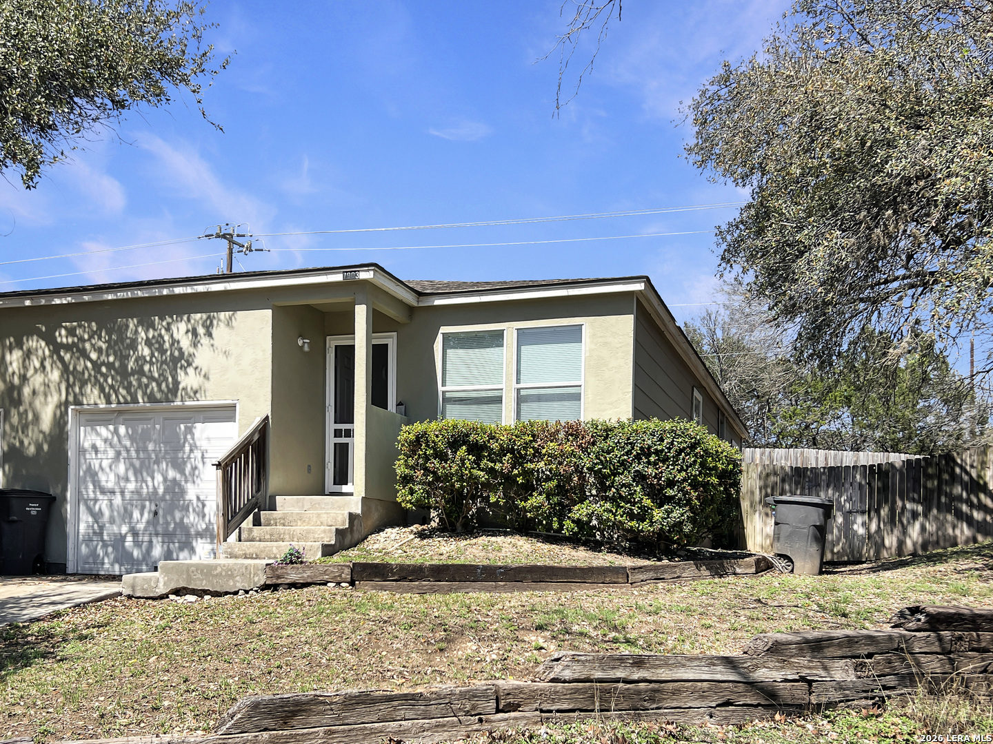 7903-7905 Santa Catalina