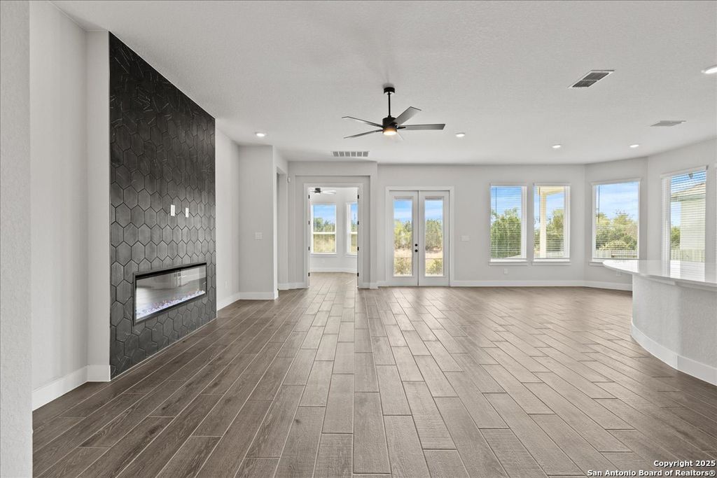 Photo of 209 Sawtooth Oak, Seguin, TX 78155 (MLS # 1886085)