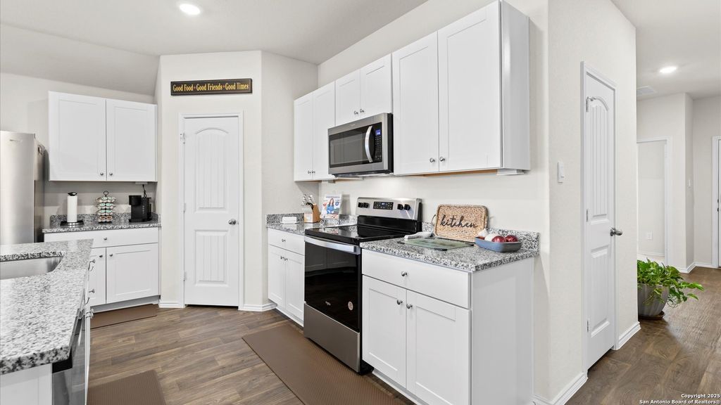 Photo of 424 Chaco Loop, Seguin, TX 78155 (MLS # 1922885)