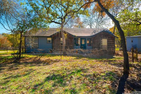 119 Post Oak Rd La Vernia TX 78121