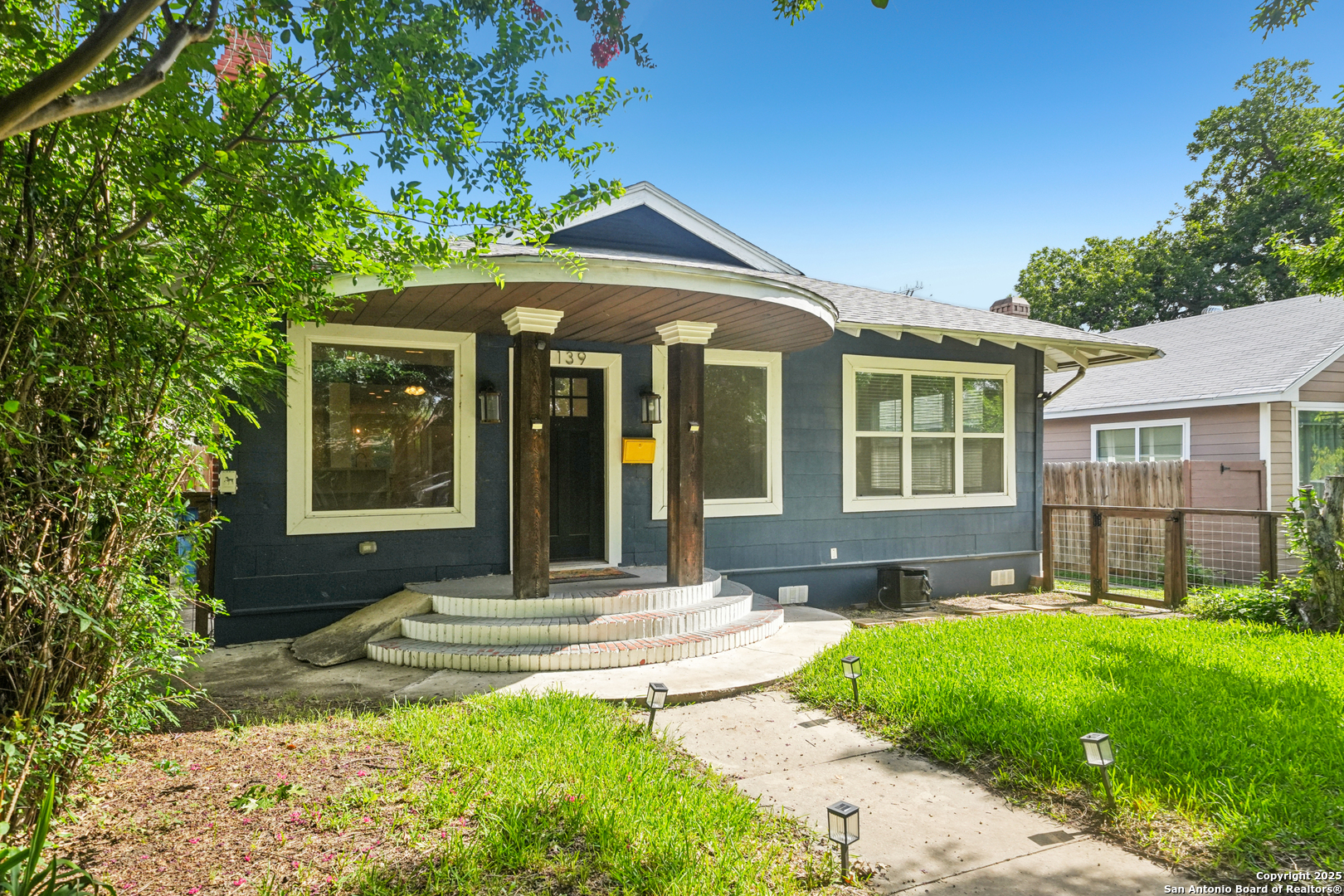 1139 W Russell Pl