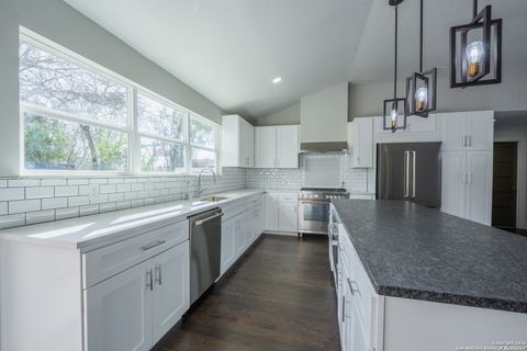 Tiny photo for 208 Lemonwood, Castle Hills, TX 78213 (MLS # 1931403)