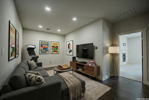 Tiny photo for 208 Lemonwood, Castle Hills, TX 78213 (MLS # 1931403)