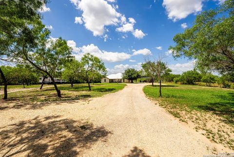 Single Family Residence in Somerset TX 6971 fm 3175 2.jpg