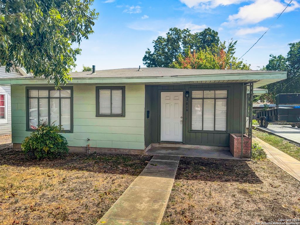 Photo of 2016 W Olmos Dr, San Antonio, TX 78201 (MLS # 1948193)