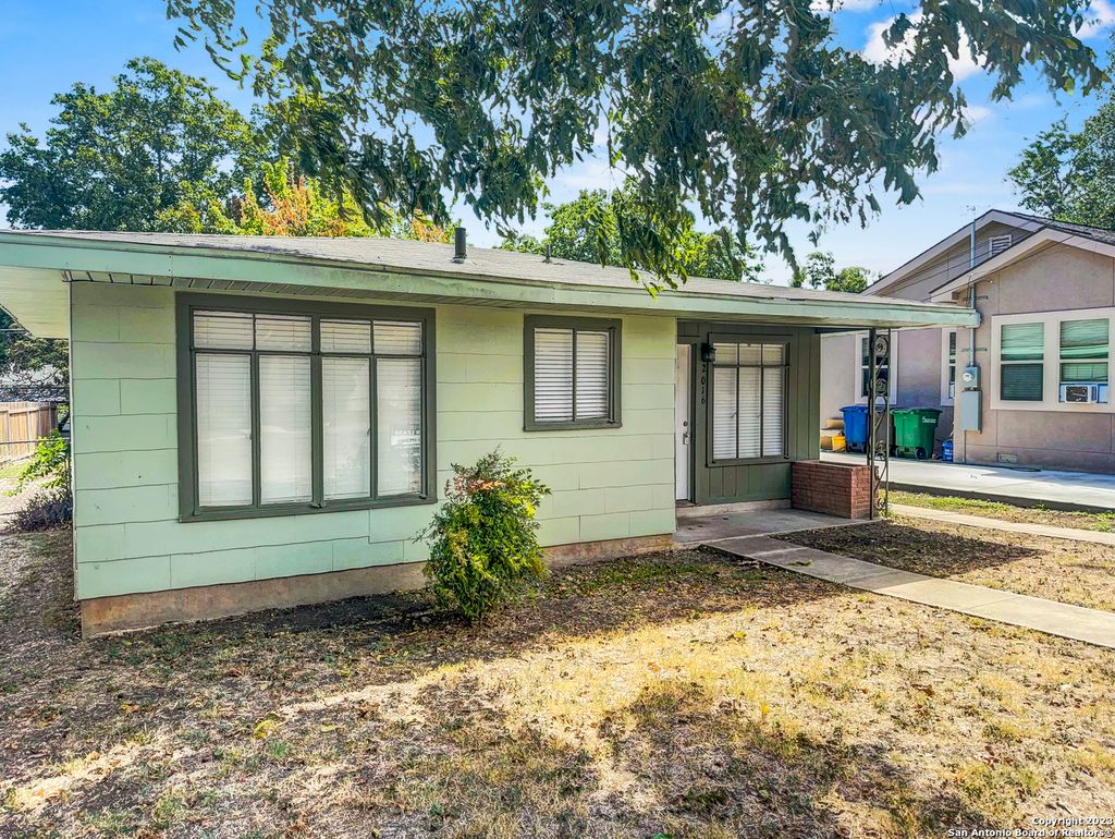 Photo of 2016 W Olmos Dr, San Antonio, TX 78201 (MLS # 1948193)