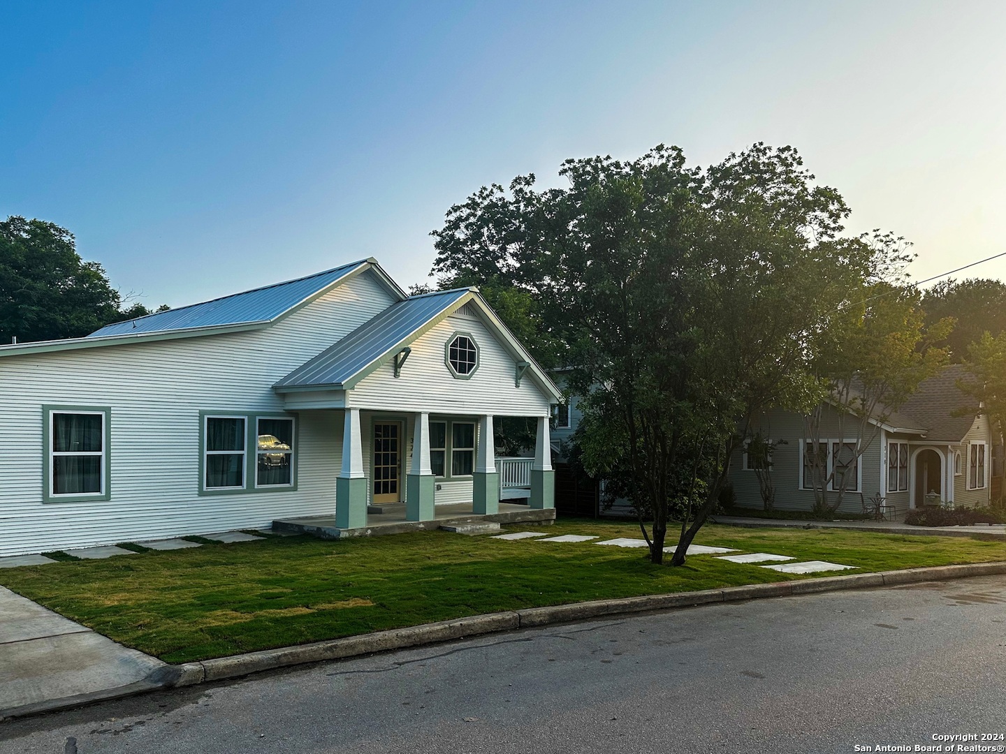 324 ALBANY ST