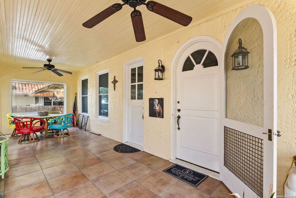 Photo of 905 N Camp, Seguin, TX 78155 (MLS # 1957790)