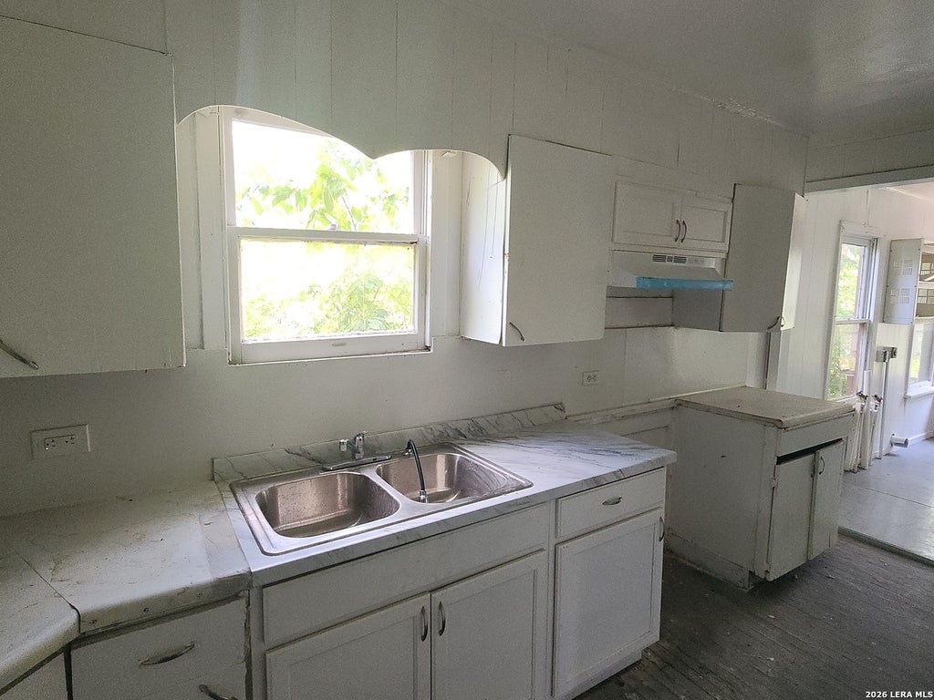 Photo of 5106 Bartmer, San Antonio, TX 78228 (MLS # 2007084)