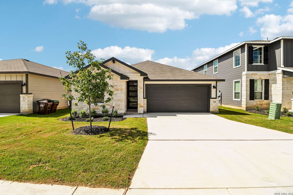Photo of 858 Shatterhand Blvd, San Antonio, TX 78260 (MLS # 1951746)
