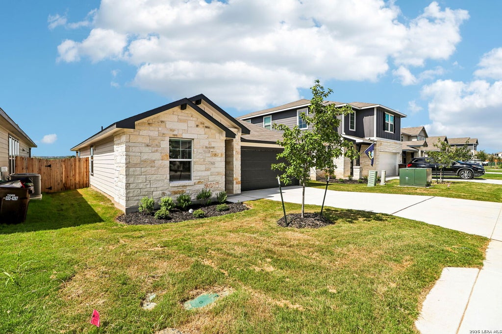 Photo of 858 Shatterhand Blvd, San Antonio, TX 78260 (MLS # 1951746)
